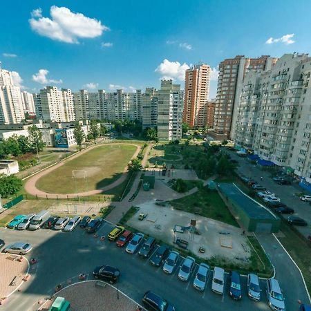 Lucs Apartamenty S 3 Comnatami Knagii Zaton Киев Екстериор снимка