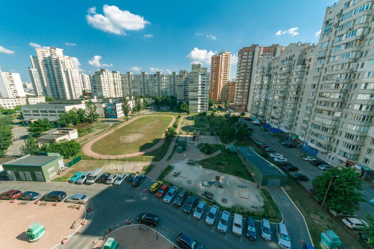 Lucs Apartamenty S 3 Comnatami Knagii Zaton Киев Екстериор снимка