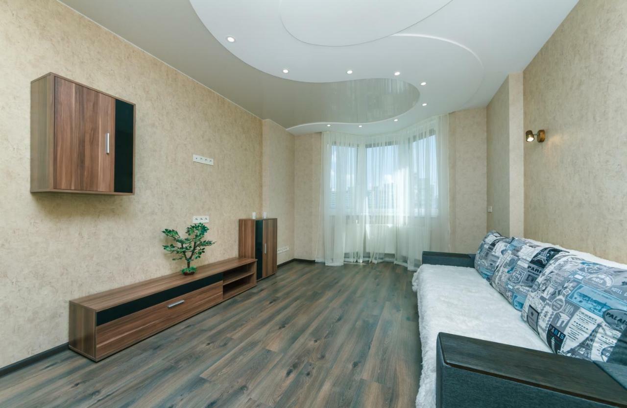 Lucs Apartamenty S 3 Comnatami Knagii Zaton Киев Екстериор снимка